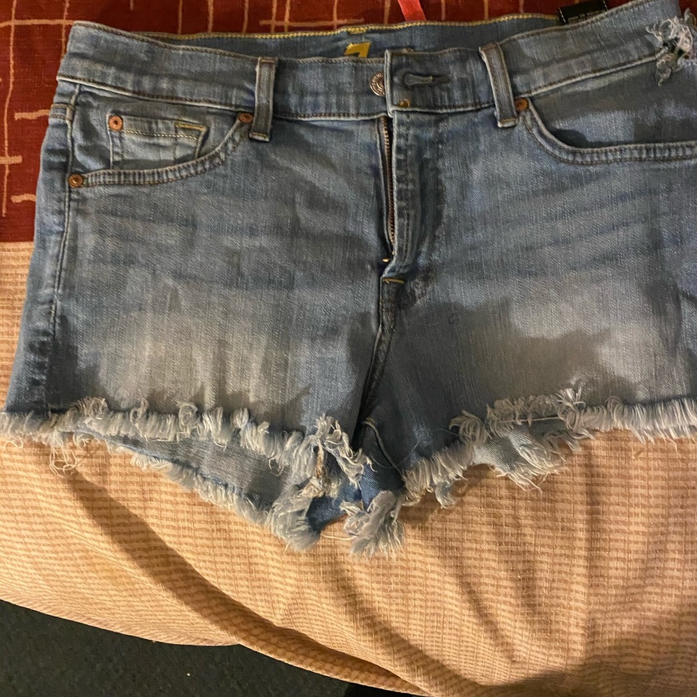 Cutoff shorts